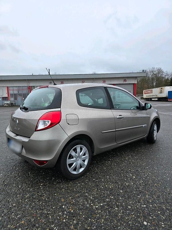 Gebraucht Renault Clio III 75 PS (55 kW) 2011 Braun Kleinwagen