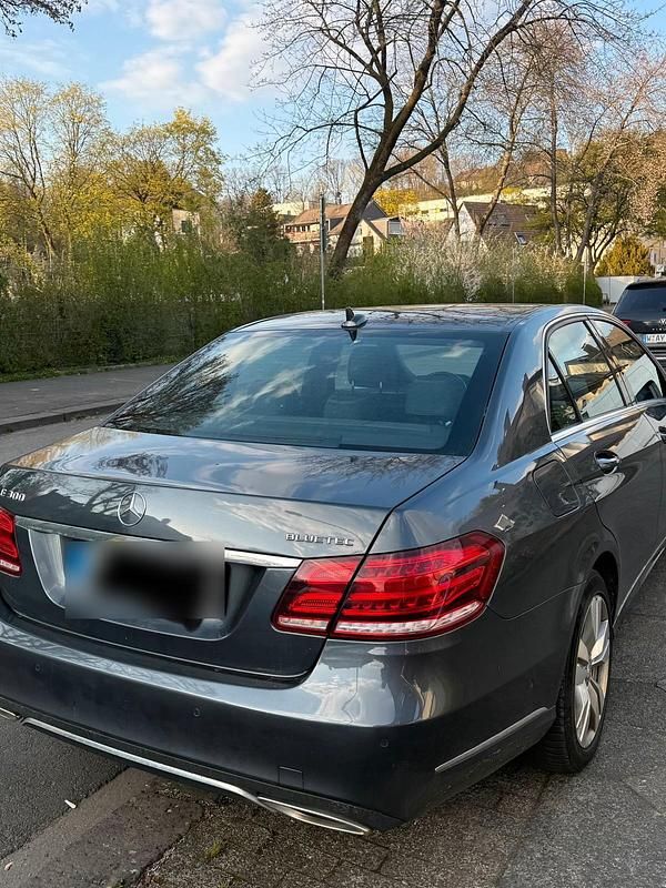 Gebraucht Mercedes E300 Avantgarde 239 PS (175 kW) 2017 Grau Limousine
