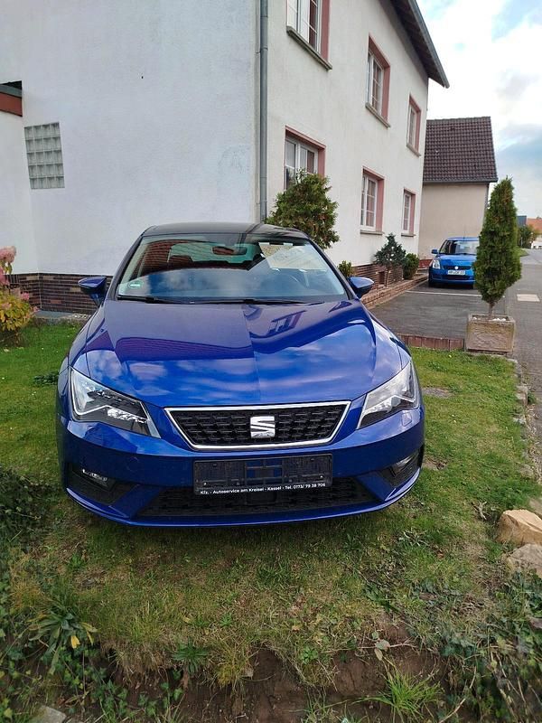 Blau Gebraucht 2018 Seat Leon Limousine | 9.000 € (Guter Preis) - Bild 1/4