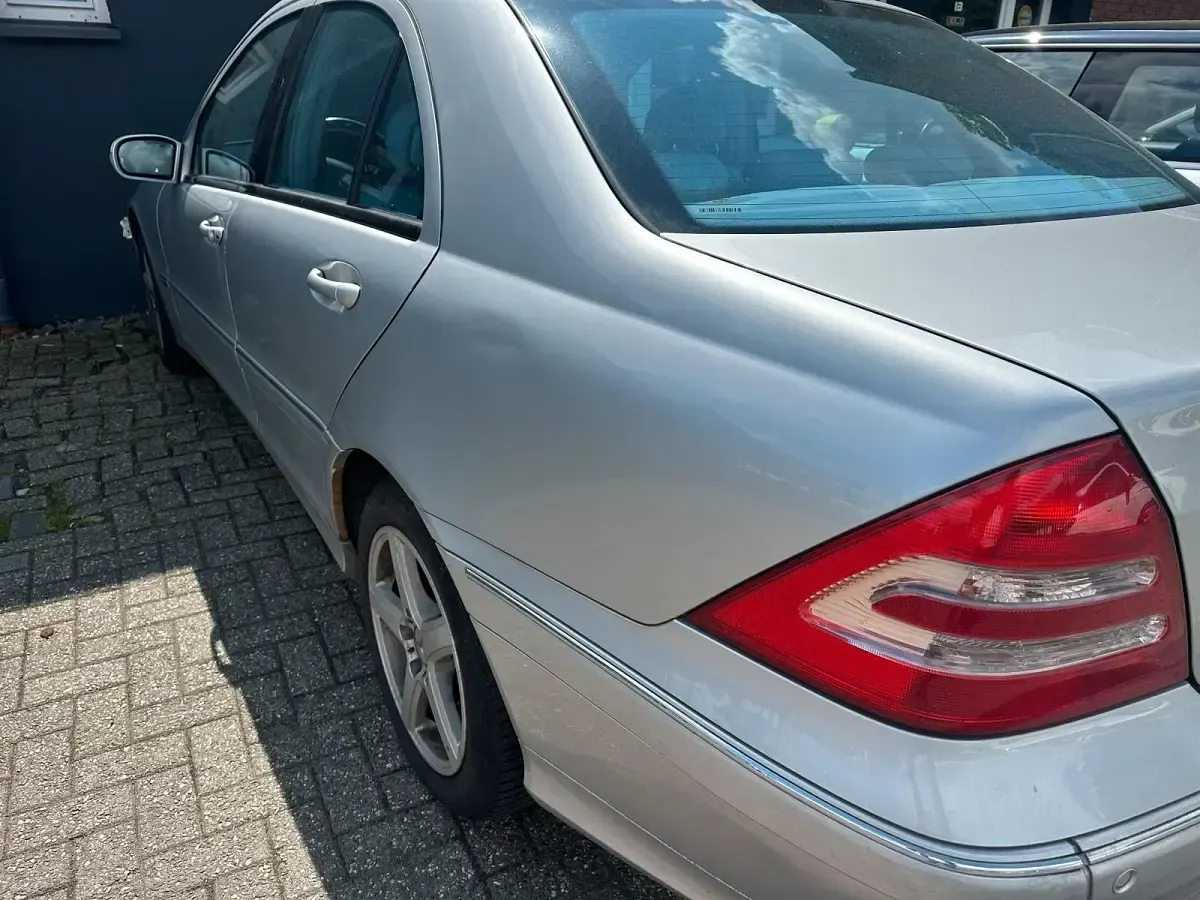 Second-hand Mercedes C200 140 CP (102 kW) 2002 Argintiu Berlinǎ