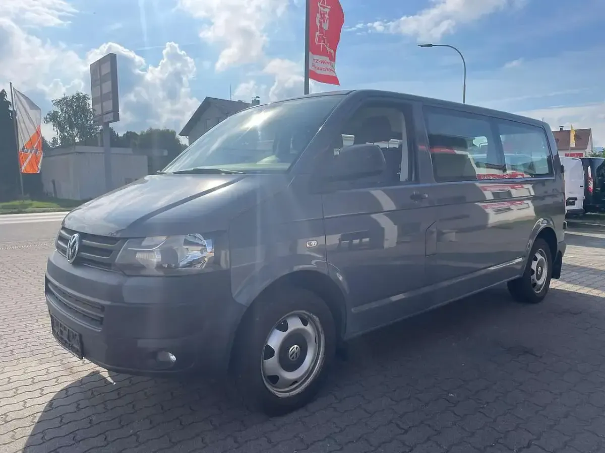 Gebraucht VW Caravelle 179 PS (131 kW) 2015 Grau Van