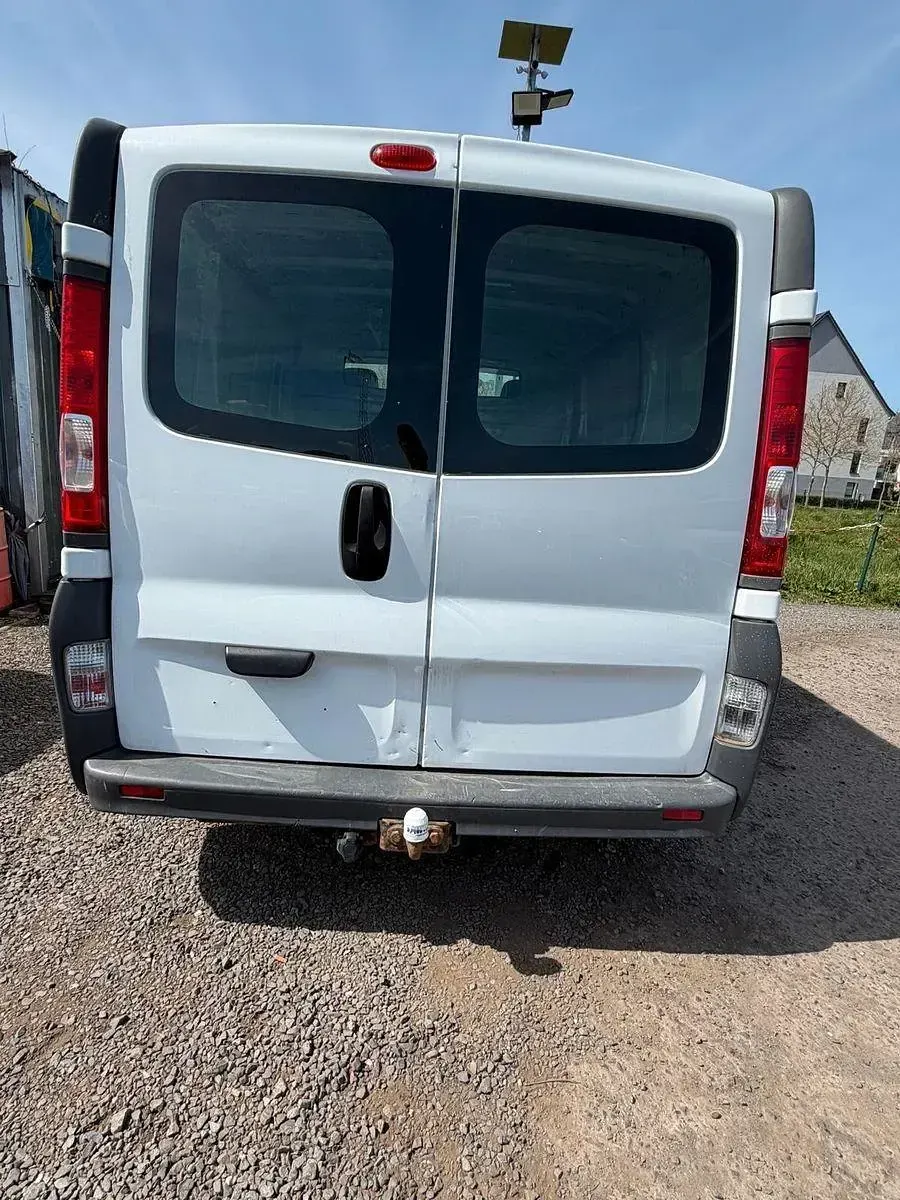 Używany Opel Vivaro 114 KM (83 kW) 2007 Biały Minivan
