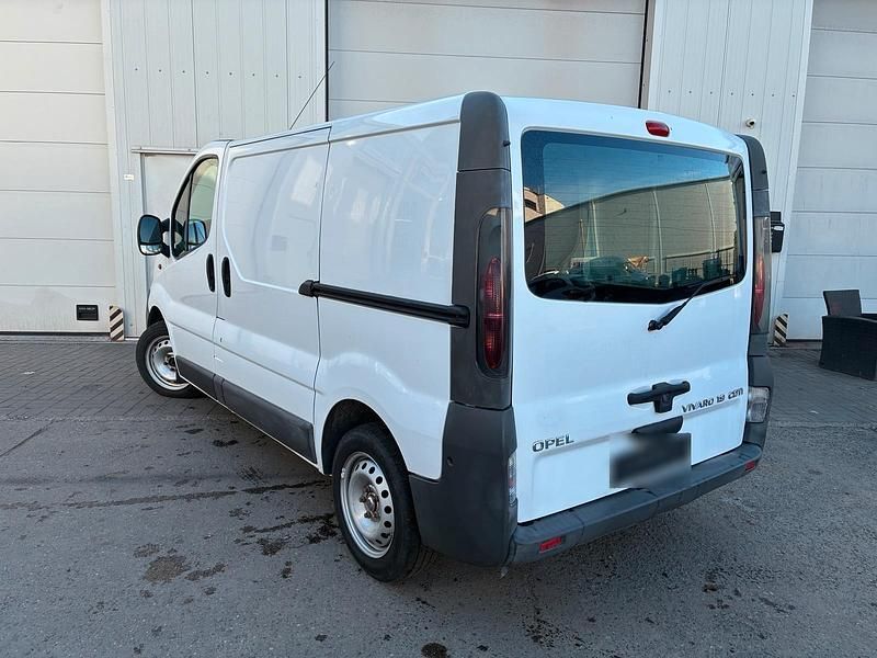 Używany Opel Vivaro 80 KM (58 kW) 2004 Biały Minivan