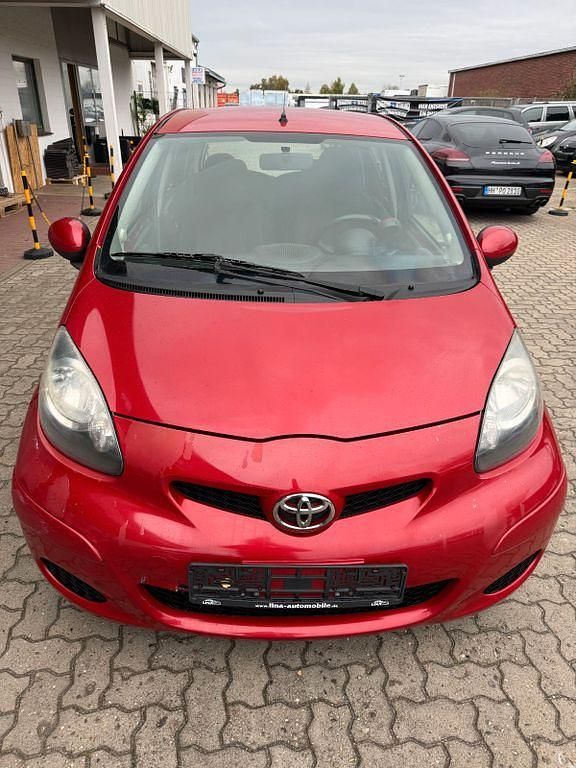 Gebraucht Toyota Aygo 68 PS (50 kW) 2010 Rot Kleinwagen