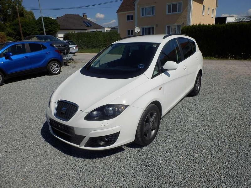 Weiß Gebraucht 2014 Seat Altea XL 4You Van / Kleinbus | 8.900 € (Etwas zu teuer) - Bild 1/4
