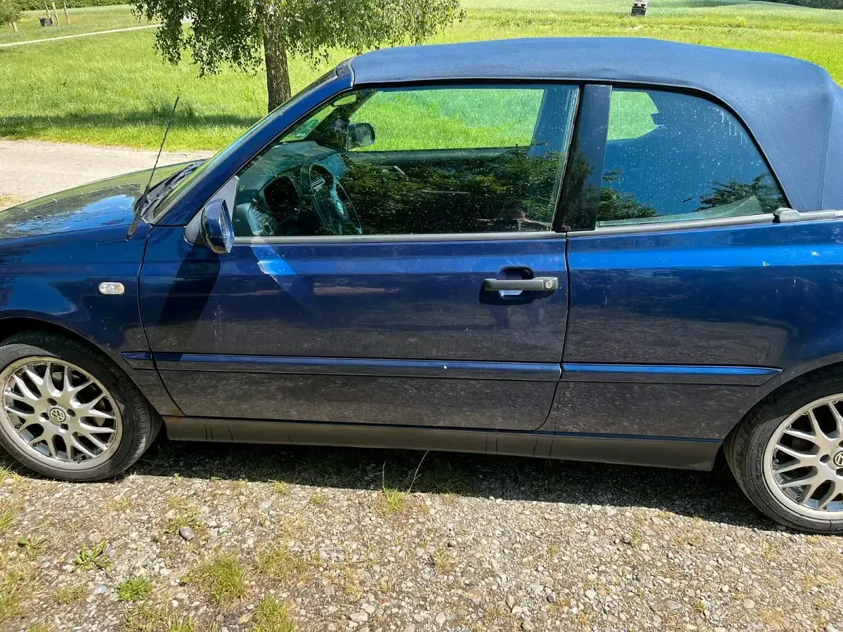 Gebraucht VW Golf 115 PS (84 kW) 2001 Blau Cabrio