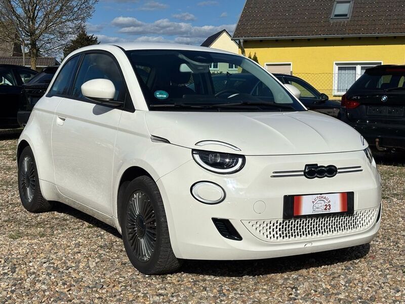 Weiß Gebraucht 2022 Fiat 500e Icon Limousine | 14.999 € - Bild 1/4