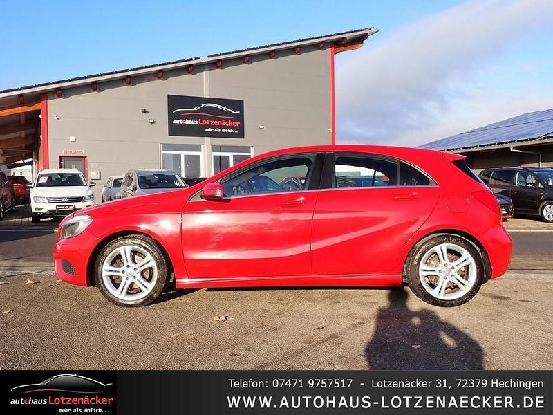 Gebraucht Mercedes A180 122 PS (89 kW) 2015 Rot Limousine