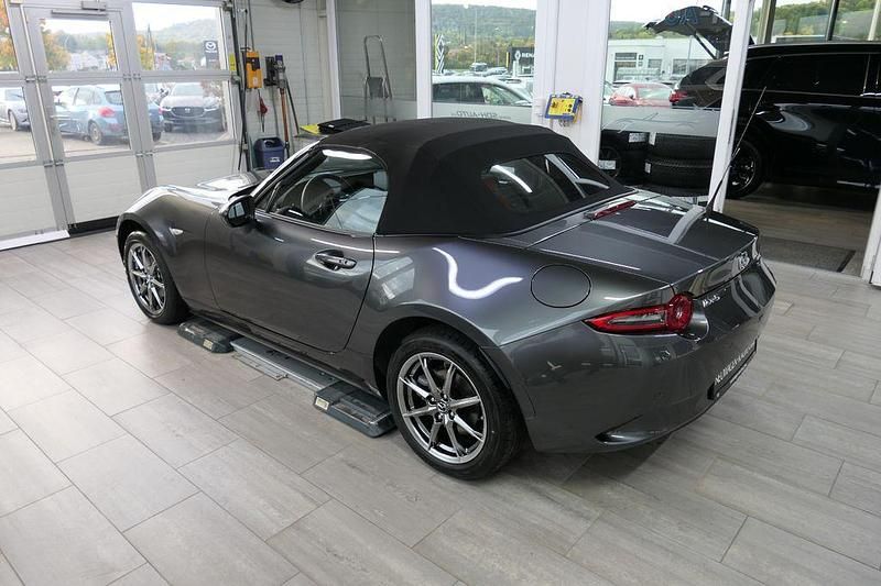 Neu Mazda MX5 Exclusive 132 PS (97 kW) 2025 Grau Cabrio