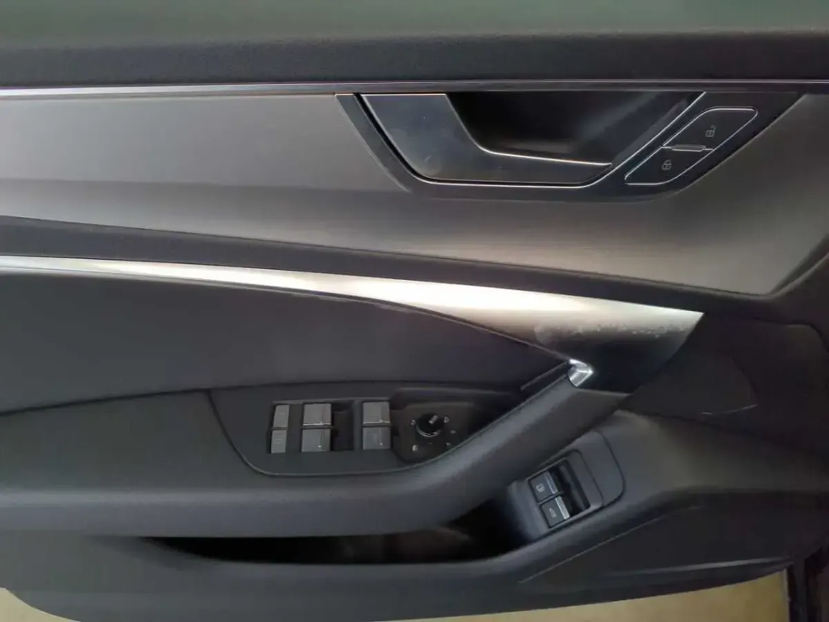 Gebraucht Audi A6 Sport 266 PS (195 kW) 2022 Firmamentblau metallic Kombi