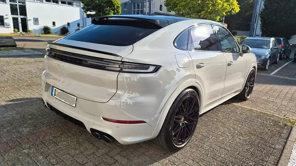 Gebraucht Porsche Cayenne 475 PS (349 kW) 2024 Grau SUV