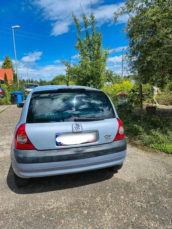 Gebraucht Renault Clio II 98 PS (72 kW) 2004 Blau Kleinwagen