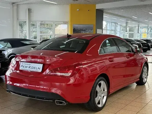 Gebraucht Mercedes CLA200 Urban 156 PS (114 kW) 2013 Rot Limousine