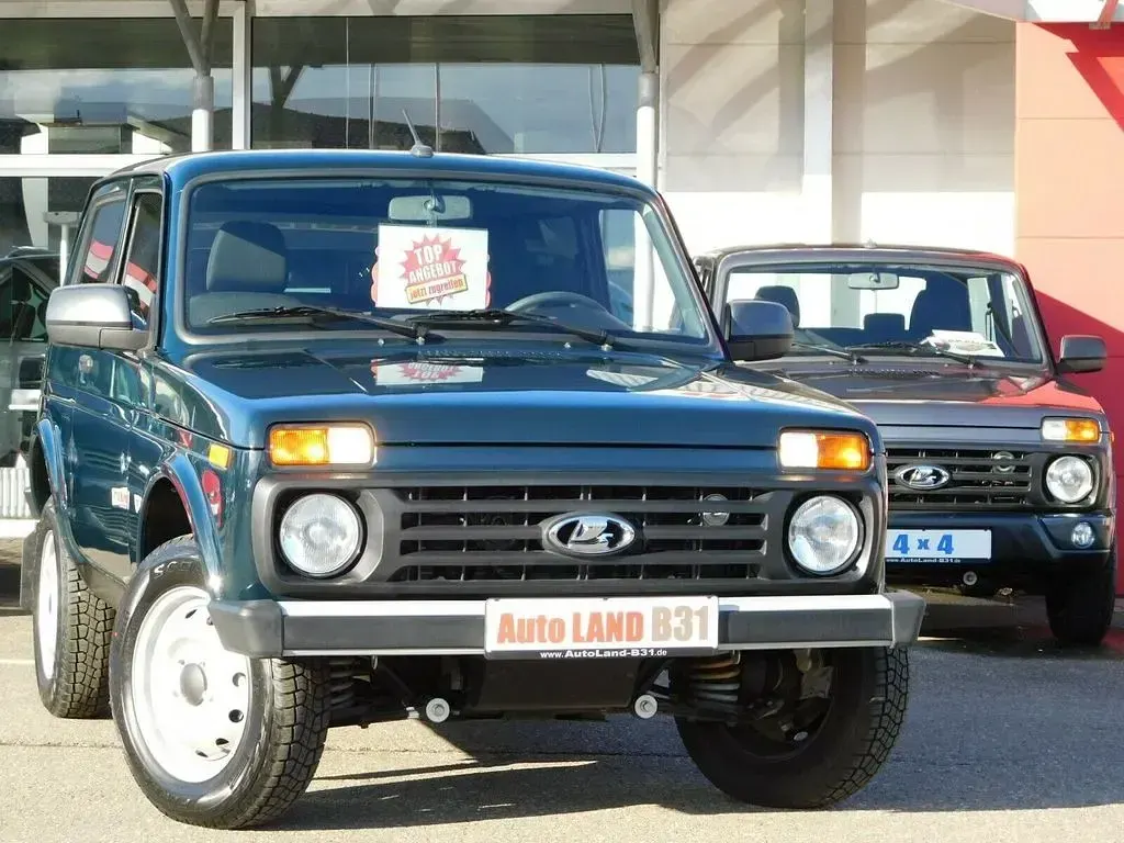 Neu Lada niva 83 PS (61 kW) 2026 Grün SUV