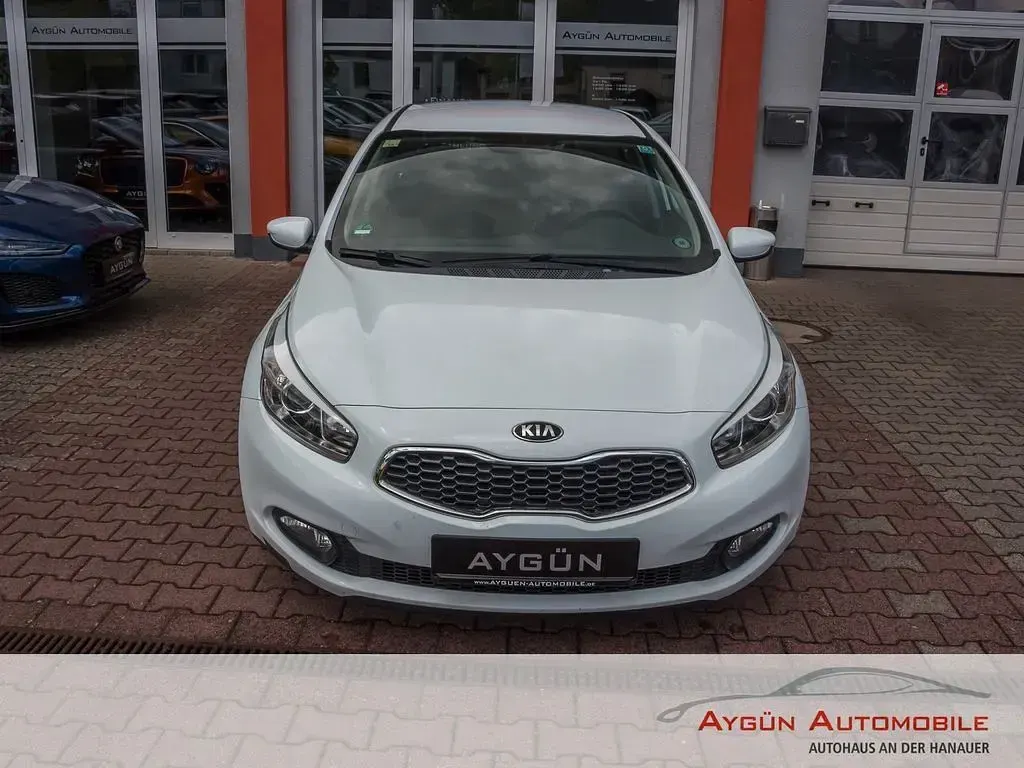 Gebraucht Kia Ceed 90 PS (66 kW) 2013 Weiß Kleinwagen