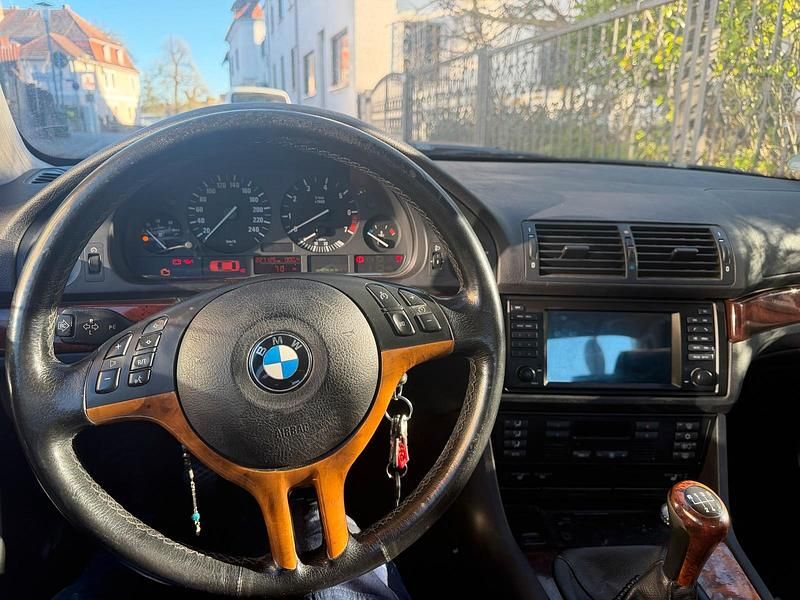 Gebraucht BMW 520 170 PS (125 kW) 2003 Silber Limousine