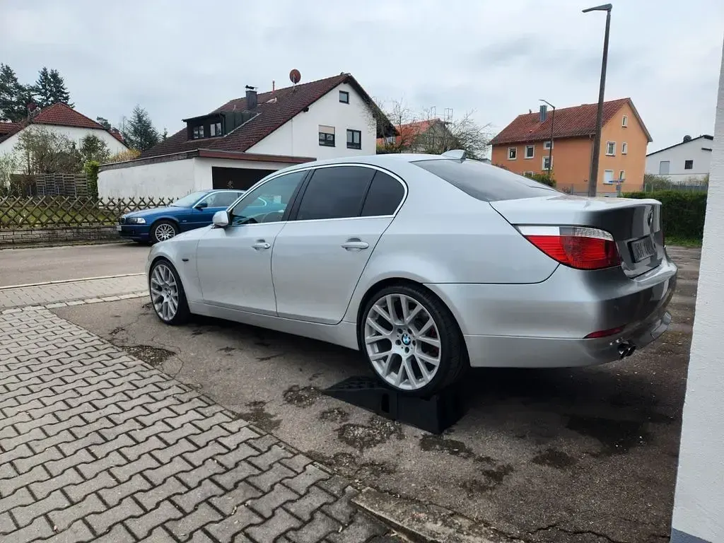 Second-hand BMW 525 177 CP (130 kW) 2005 Argintiu Berlinǎ