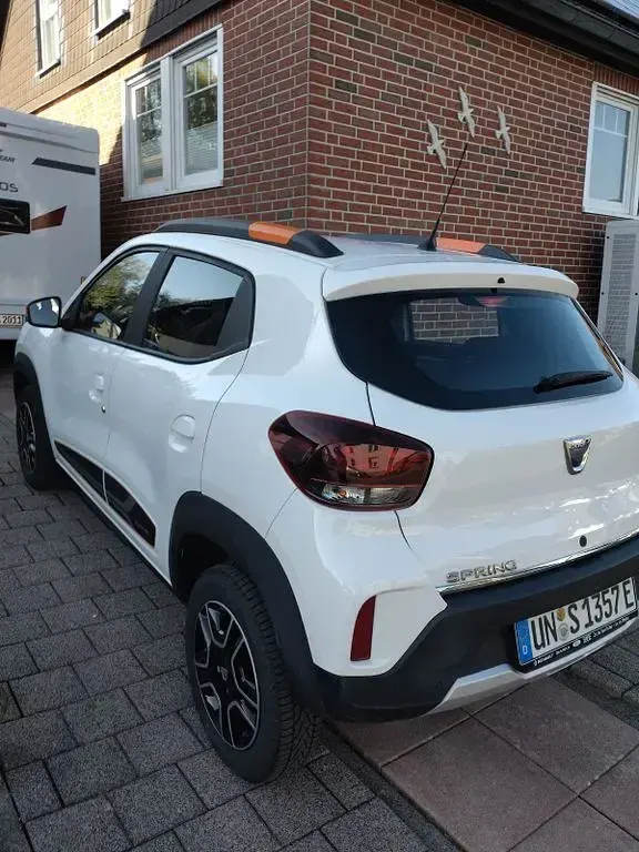 Usado Dacia Spring Comfort Plus 33 kW (45 CV) 2022 Blanco Utilitario