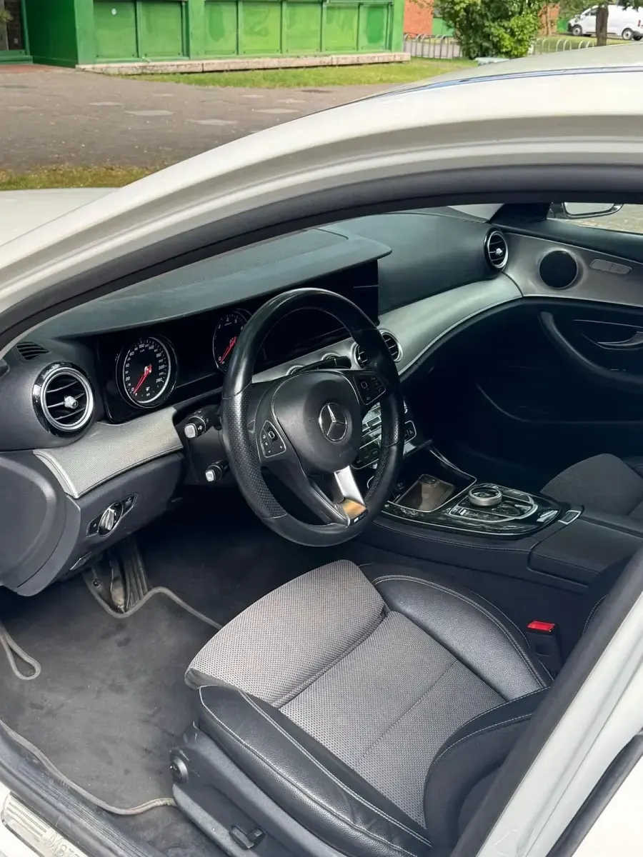 Gebraucht Mercedes E200 Avantgarde 184 PS (135 kW) 2018 Weiß Limousine