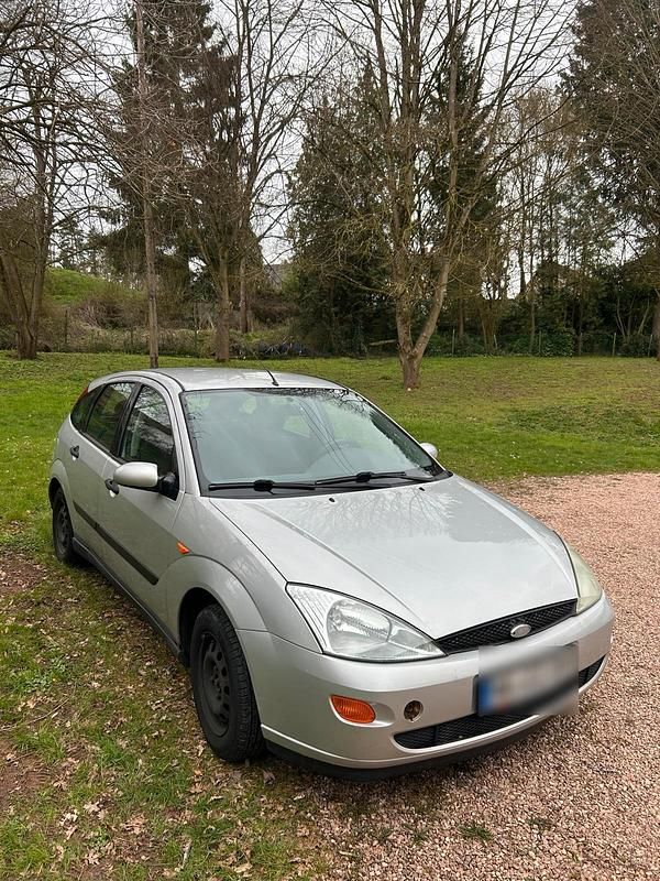 Gebraucht Ford Focus 75 PS (55 kW) 2000 Silber Kleinwagen