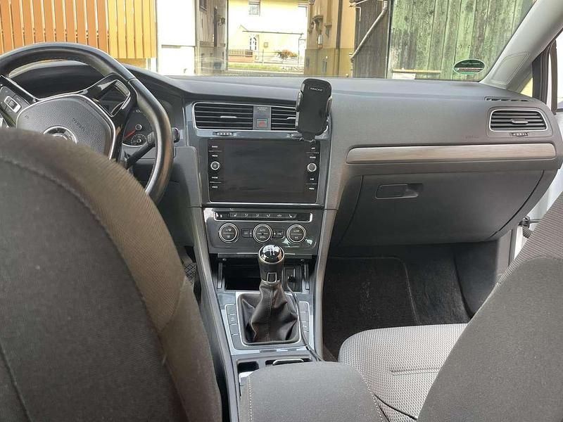 Second-hand VW Golf VII Comfortline 86 CP (63 kW) 2019 Alb Hatchback