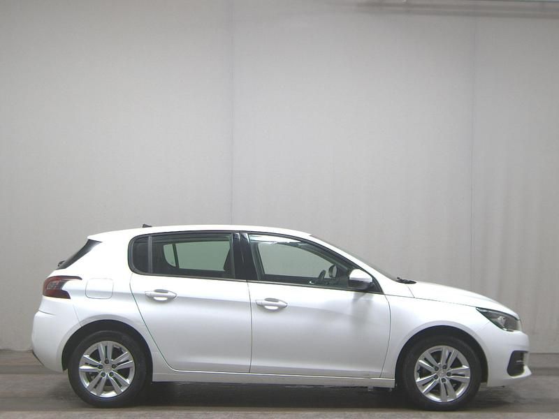 Weiss Gebraucht 2021 Peugeot 308 Active Limousine | 11.680 € (Superpreis) - Bild 1/4