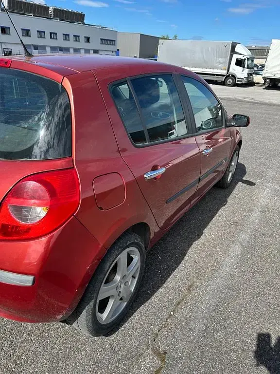 Gebraucht Renault Clio II Authentique 75 PS (55 kW) 2006 Orange Limousine