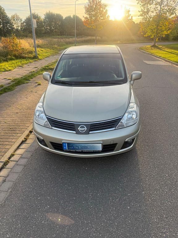 Gold Gebraucht 2008 Nissan Tiida Tekna Limousine | 2.399 € (Guter Preis) - Bild 1/4