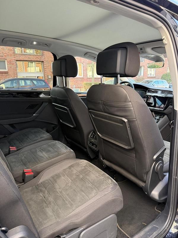 Gebraucht VW Touran Highline 150 PS (110 kW) 2020 Schwarz Van / Kleinbus