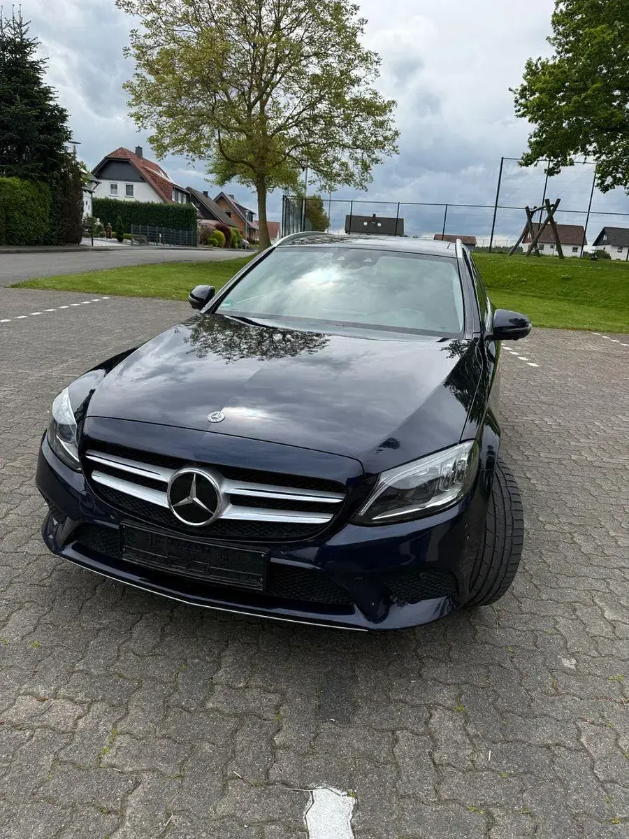 Gebraucht Mercedes C220 194 PS (142 kW) 2019 Blau Kombi