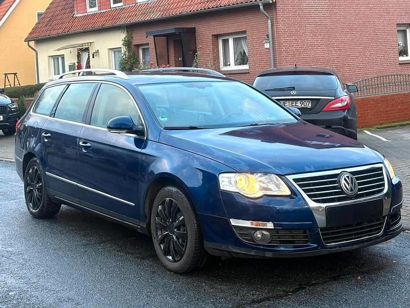 Blau Gebraucht 2007 VW Passat Highline Kombi | 2.399 € (Superpreis) - Bild 1/4