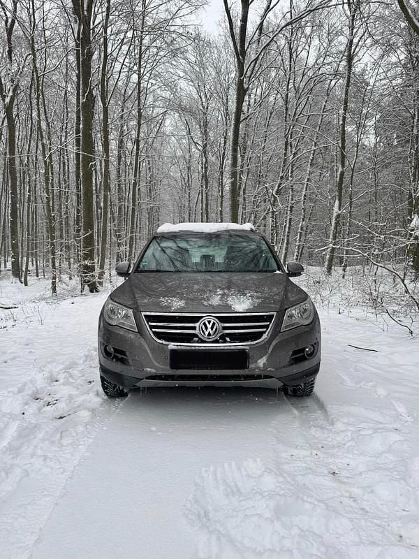 Grau Gebraucht 2009 VW Tiguan Track & Field SUV | 5.200 € (Superpreis) - Bild 1/4