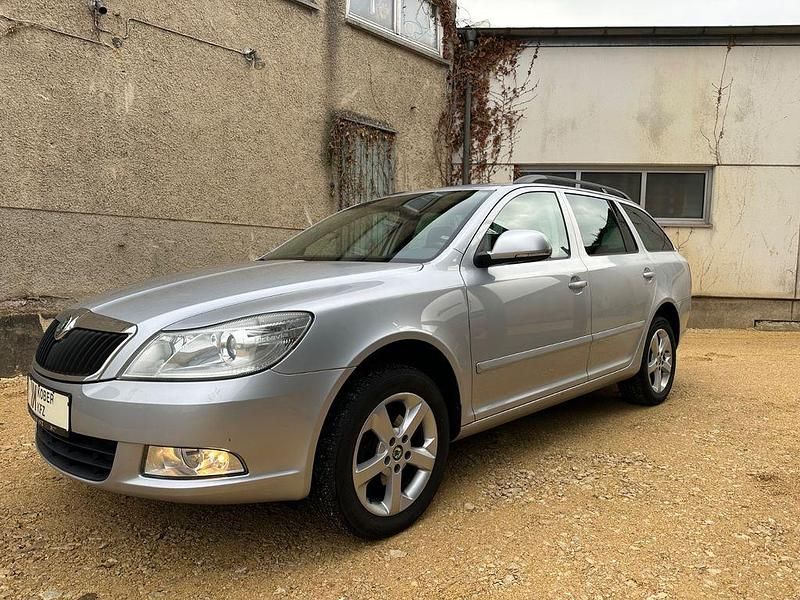 Silber Gebraucht 2013 Skoda Octavia Ambition Kombi | 6.200 € (Guter Preis) - Bild 1/4