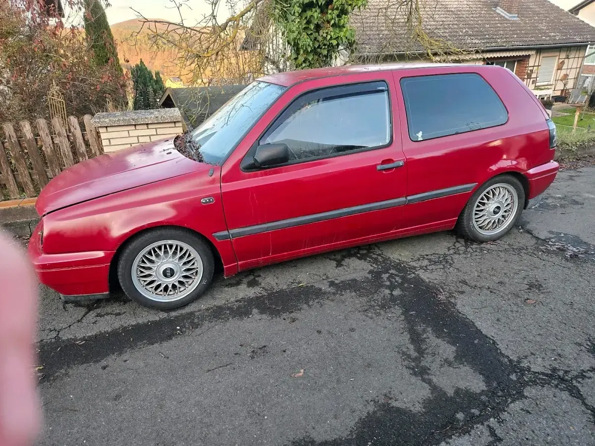Gebraucht VW Golf III 90 PS (66 kW) 1996 Rot Kleinwagen