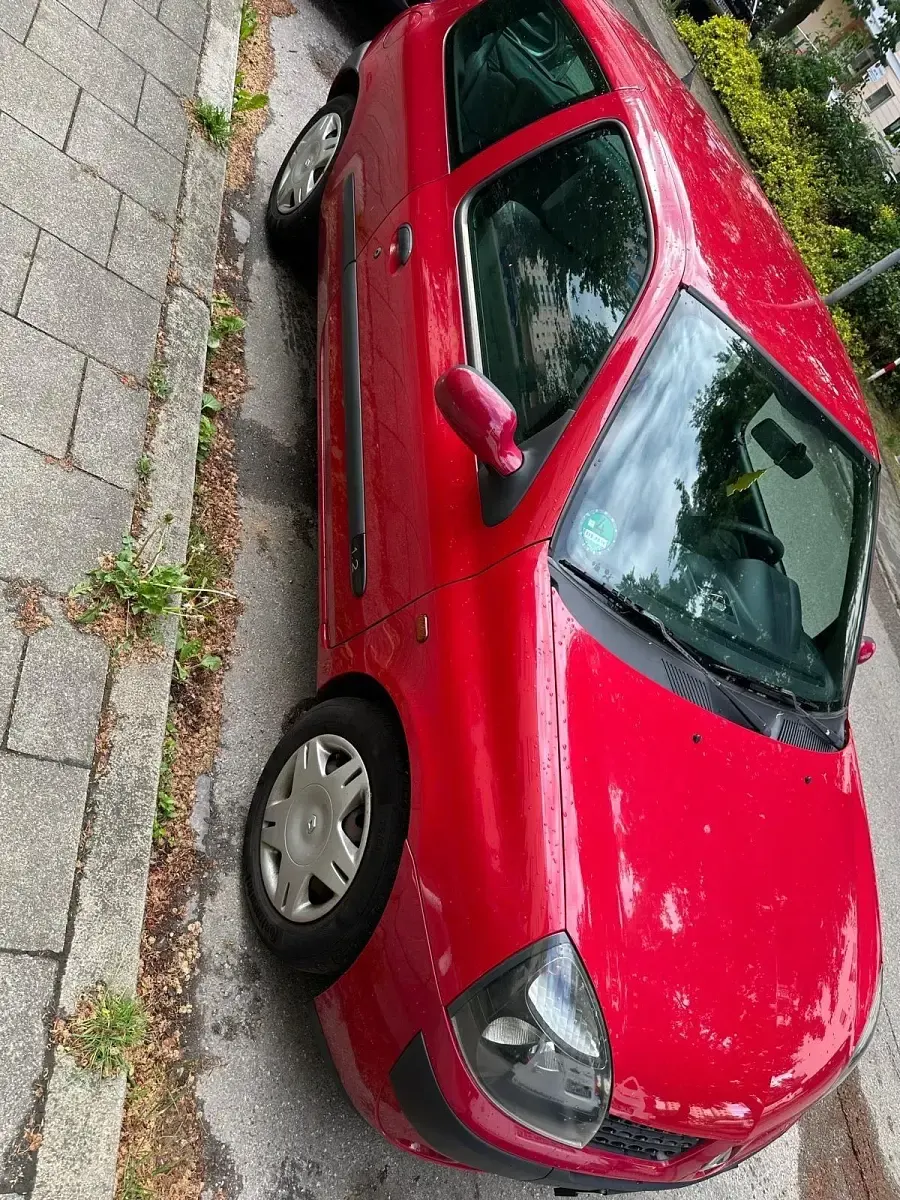 Gebraucht Renault Clio II 70 PS (51 kW) 2002 Rot Kleinwagen