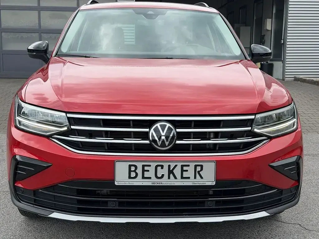 Gebraucht VW Tiguan Life 150 PS (110 kW) 2022 Kings red SUV