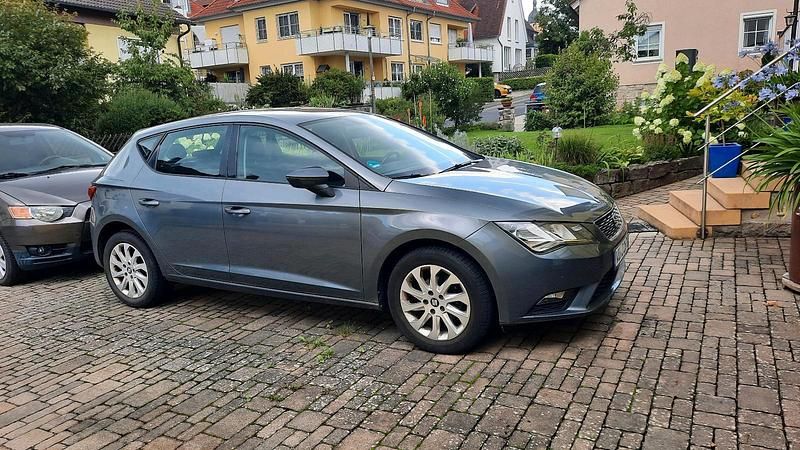 Grau Gebraucht 2016 Seat Leon Limousine | 9.750 € (Fairer Preis) - Bild 1/4