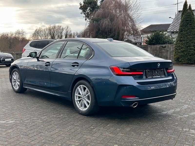 Gebraucht BMW 318 156 PS (114 kW) 2024 Arctic race blue metallic (metallic) Limousine