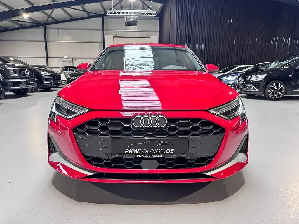 Gebraucht Audi A3 Sport 150 PS (110 kW) 2025 Rot Limousine
