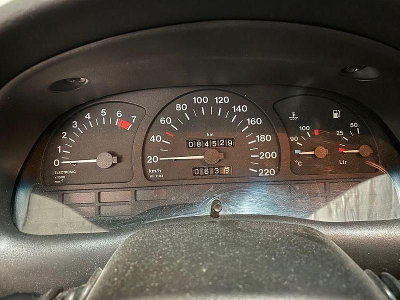 Rot Gebraucht 1997 Opel Astra Limousine | 1.450 € (Fairer Preis) - Bild 1/4
