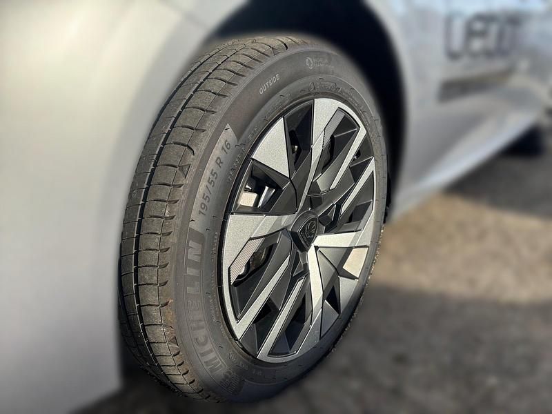 Gebraucht Peugeot 208 Business-Line 109 PS (80 kW) 2025 Grau Kleinwagen