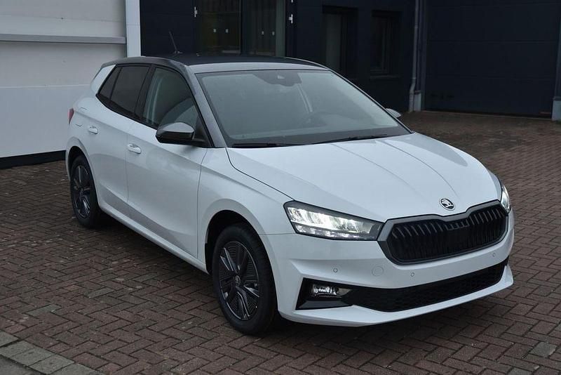 Moonweiss metallic Neu 2025 Skoda Fabia SE L Limousine | 23.600 € (Etwas zu teuer) - Bild 1/4