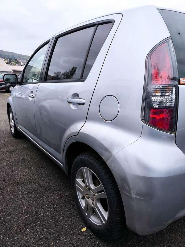 Gebraucht Daihatsu Sirion 91 PS (66 kW) 2008 Silber Kleinwagen