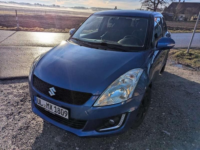 Gebraucht Suzuki Swift 94 PS (69 kW) 2014 Blau Kleinwagen