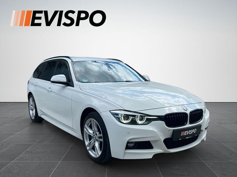 Alpinweiss iii Gebraucht 2019 BMW 320 M Sport Kombi | 18.800 € - Bild 1/4