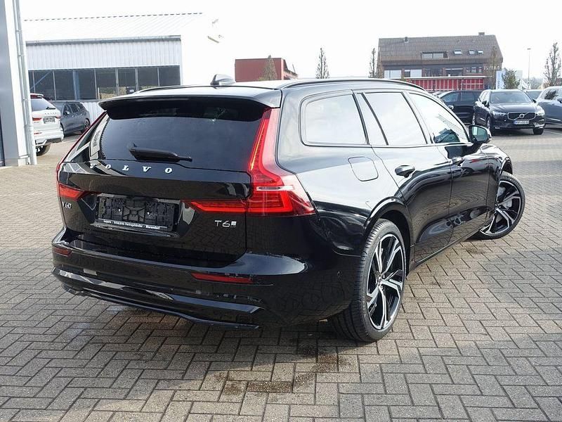 Neu Volvo V60 Plus 398 PS (292 kW) 2026 Schwarz Kombi