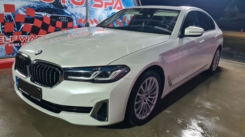 Weiß Gebraucht 2021 BMW 520 Luxury Line Limousine | 37.994 € (Etwas zu teuer) - Bild 1/4