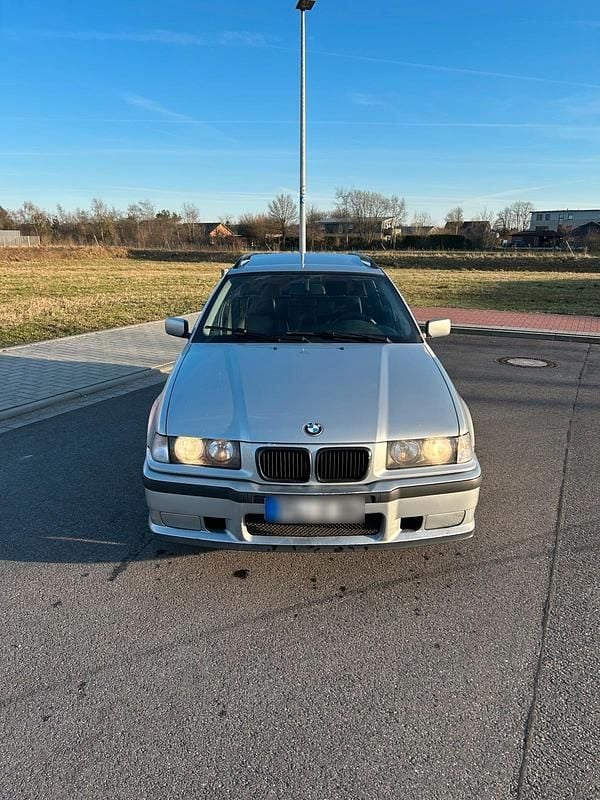 Gebraucht BMW 320 150 PS (110 kW) 1997 Silber Kombi