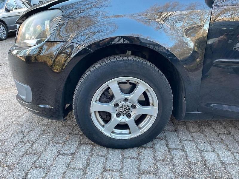 Gebraucht VW Touran Trendline 105 PS (77 kW) 2011 Schwarz Van / Kleinbus
