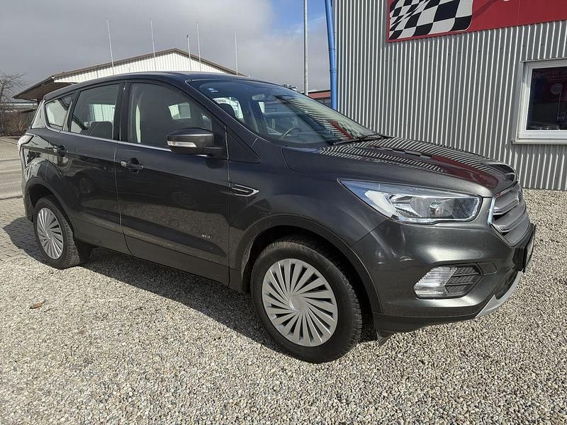 Gebraucht Ford Kuga 150 PS (110 kW) 2017 Magnetic SUV